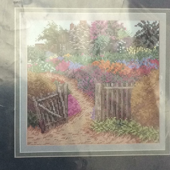 Cross My Heart Unopened “Beyond the Garden Gate" Cross Stitch Vtg 1994 - Picture 2 of 6